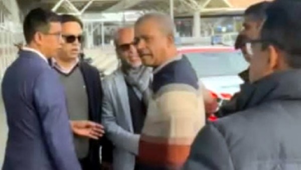 আসিফ নজরুলকে ঘিরে কী ঘটেছিল জেনেভা বিমানবন্দরে জেনেভা বিমানবন্দরে হেনস্থার স্বীকার অন্তর্বর্তীকালীন সরকারের আইন উপদেষ্টা আসিফ নজরুল