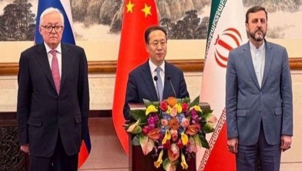 পশ্চিমা আধিপত্য ঠেকাতে রাশিয়া-চীন-ইরান একজোট ইরান, রাশিয়া ও চীনের জ্যেষ্ঠ কর্মকর্তাদের অংশগ্রহণে তেহরানে এক ত্রিপাক্ষিক বৈঠক অনুষ্ঠিত