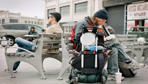 মার্কিনীরা সামাজিক জীবন, পরিকল্পনা ও সঞ্চয় না থাকায় চরম হতাশায় চরম হতাশায় মার্কিনীরা