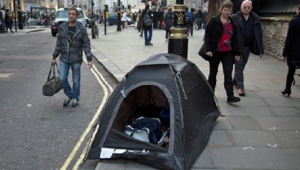 ইংল্যান্ডে আবাসন সংকটে গৃহহীনদের সংখ্যা বাড়ছে ইংল্যান্ডে রাস্তায় ঘুমাচ্ছে গৃহহীন মানুষজন