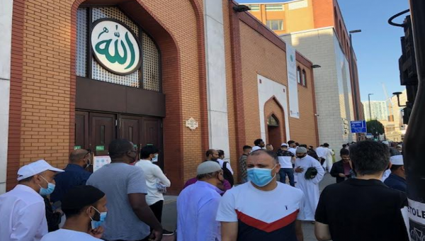 বিলেতে ছুটি বিহীন লাখো বাংলাদেশির ঈদের আনন্দ বঞ্চিত