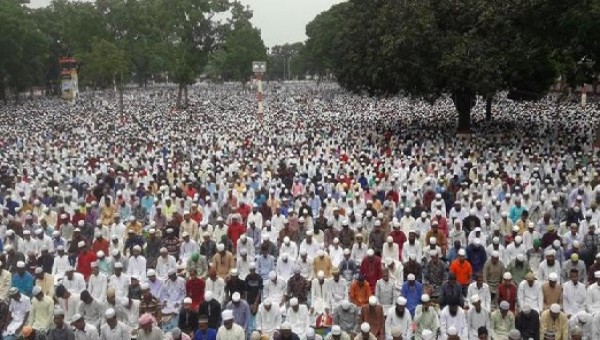 ঐতিহাসিক শোলাকিয়ায় সর্ববৃহৎ ঈদ জামাত অনুষ্ঠিত