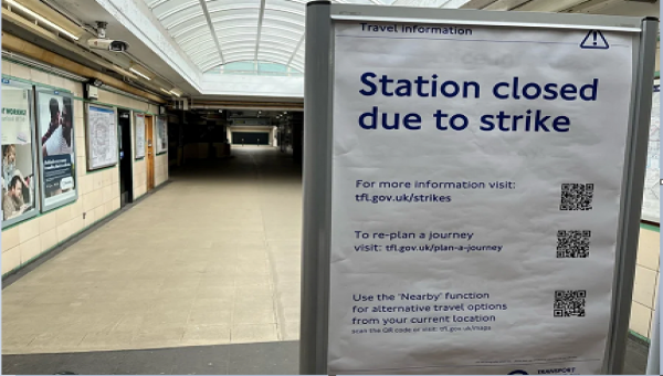 লন্ডন আন্ডারগ্রাউন্ডে ধর্মঘটের কারণে জনজীবন স্থবির