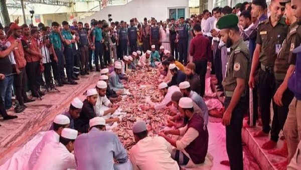 হযরত শাহজালাল (রহ.) এর মাজারের আটটি দানবাক্সের ক্যাশ টাকা গণনা হচ্ছে