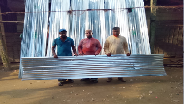 সিলেটের বিশ্বনাথ রামপাশা ইউনিয়নে আর-রাহমান এডুকেশন ট্রাস্ট ইউকে'র ডেউটিন বিতরণ