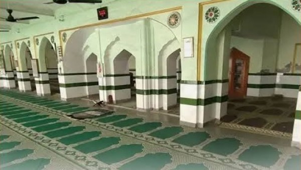 রেসকোর্স মসজিদ, দিল্লি, ভারত