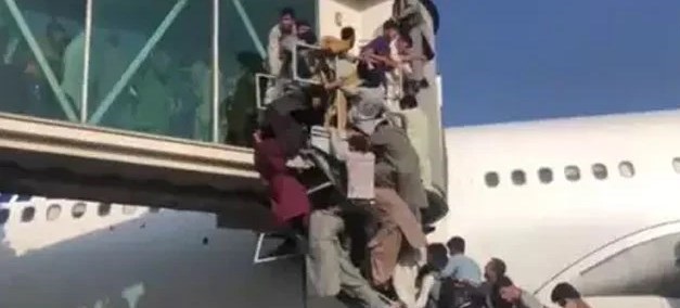 Taliban says ‘war is over’ as thousands flee Kabul
